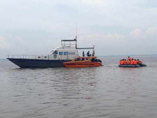 BPBD Bengkalis Selamatkan Korban Kapal Terbakar